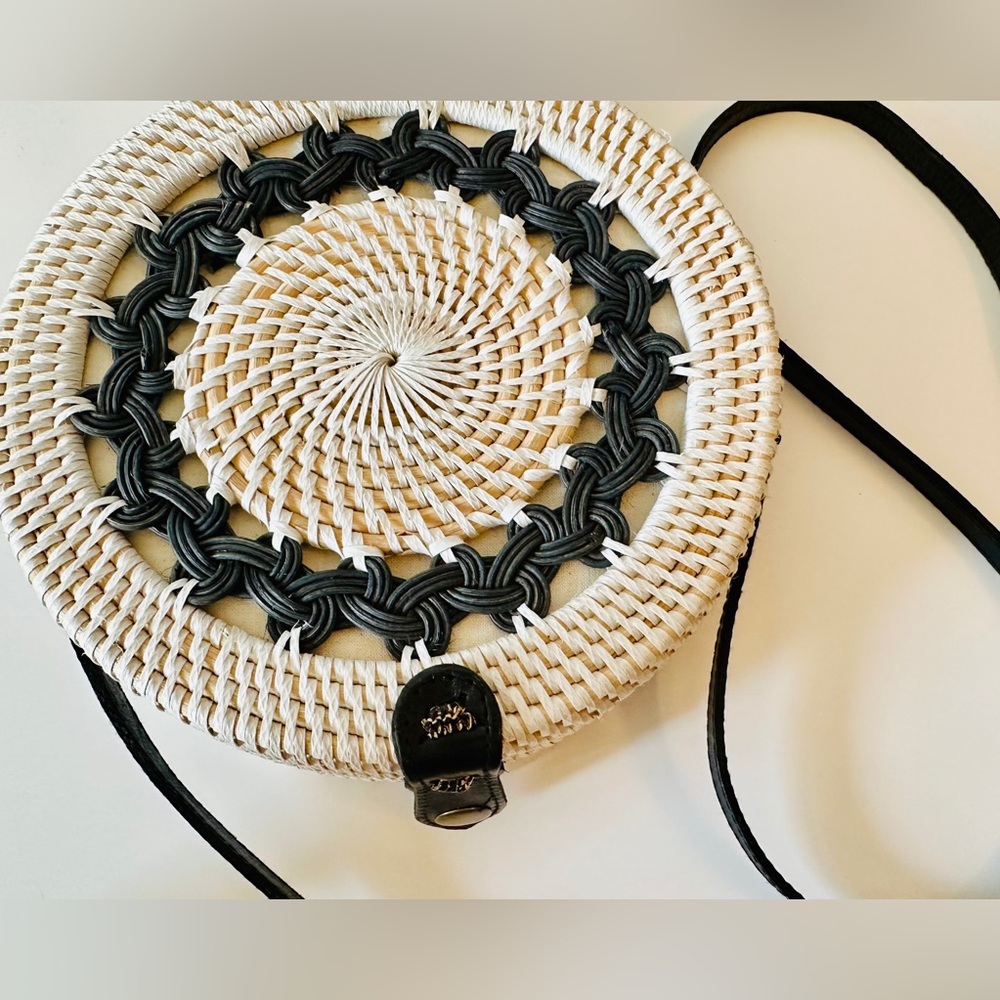 Retro Round Woven Rattan Crossbody Purse